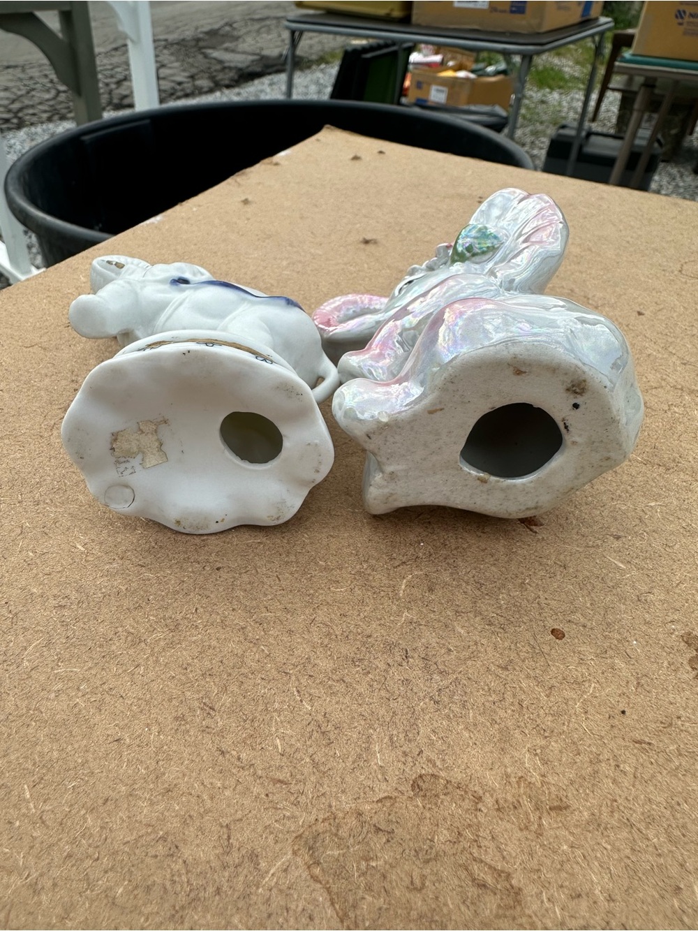 Pair of vintage ceramic elephant trinkets, trunks up - Picture 3 of 3